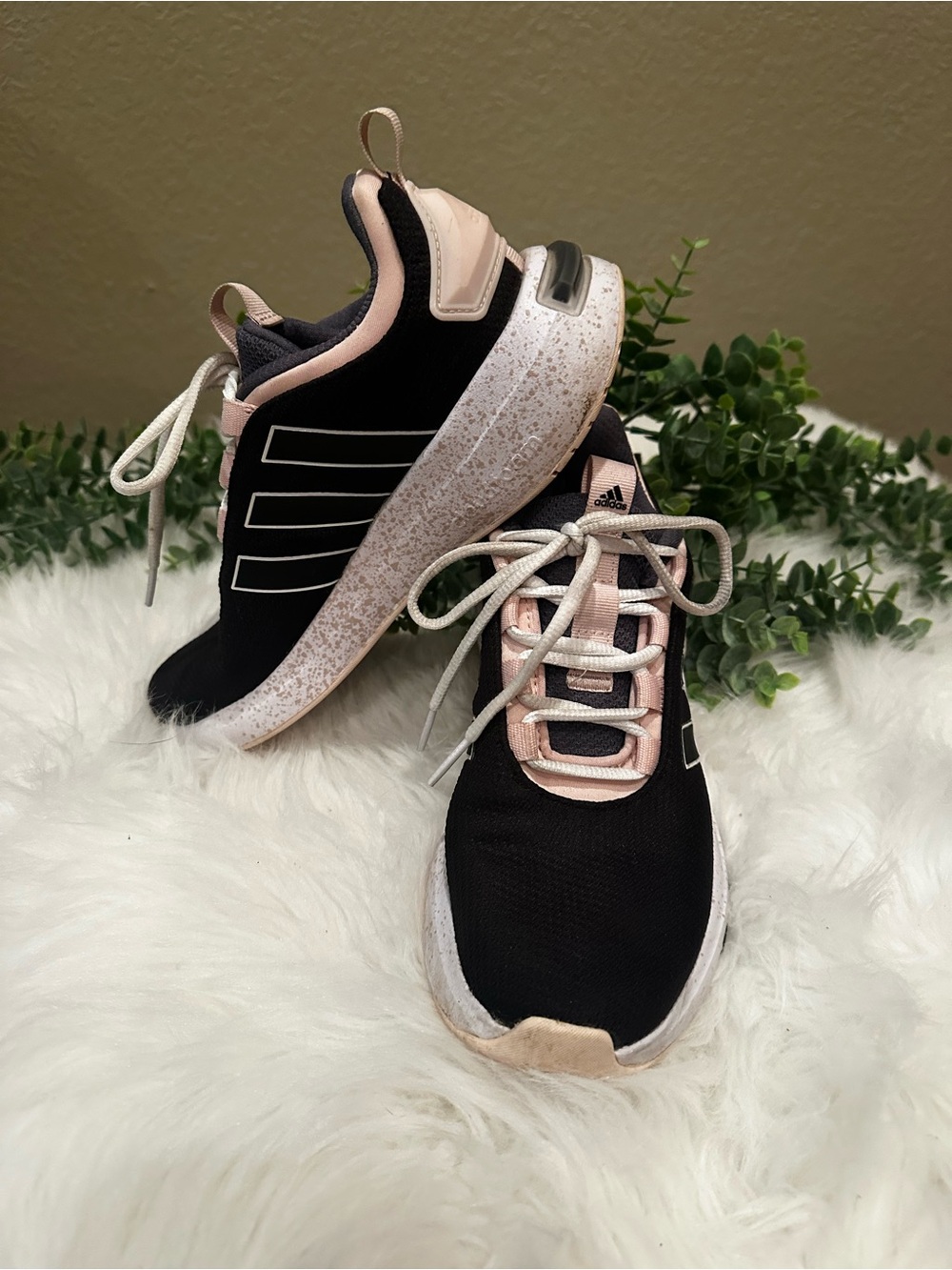 Cute Adidas sneakers in a black and soft blush pink color combo 🖤🌸 Size: 6 - Picture 2 of 8